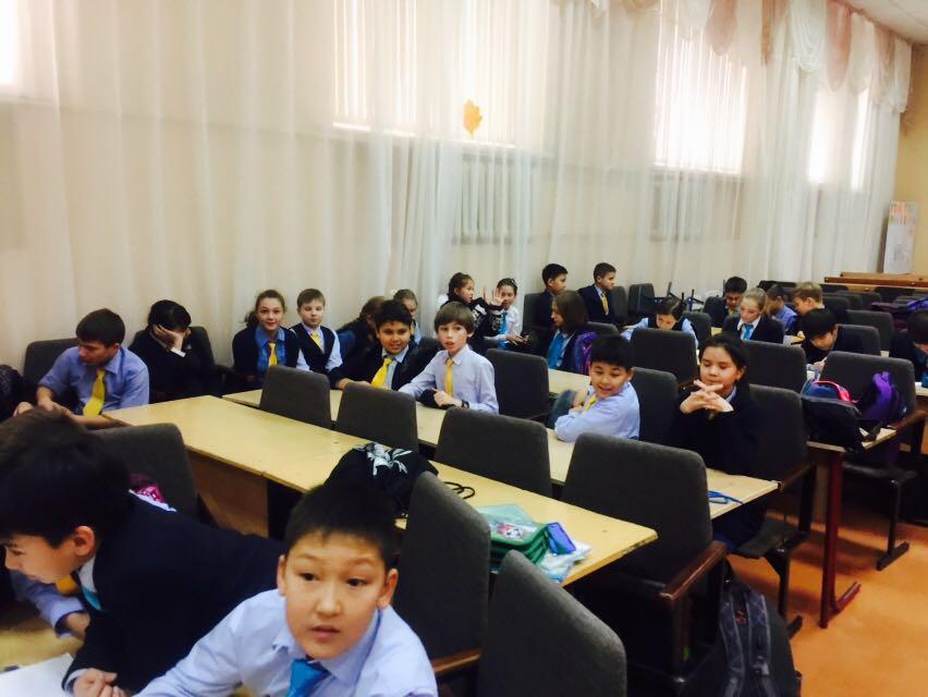 Внеклассное мероприятие  на тему:  «Экскурсия по страницам Конституции Республики Казахстан»