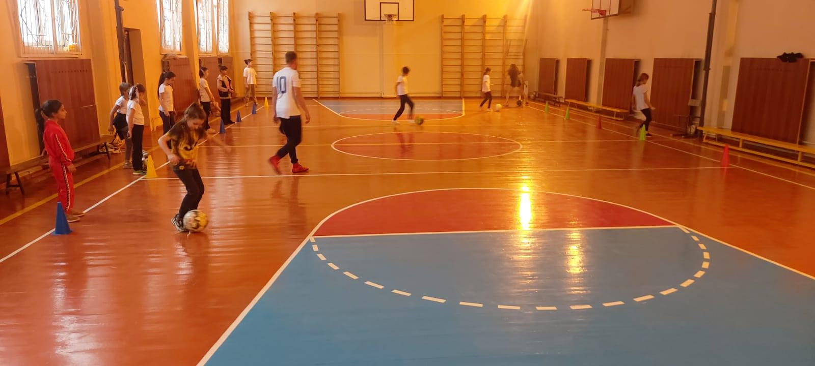 Футбол бөлімі. Жаттығу. Секция по футболу. Тренировка.