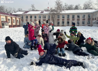 Дене шынықтыру сабағында қысқы көңілді!  Зимние забавы на уроке физкультуры! ☀️⛄