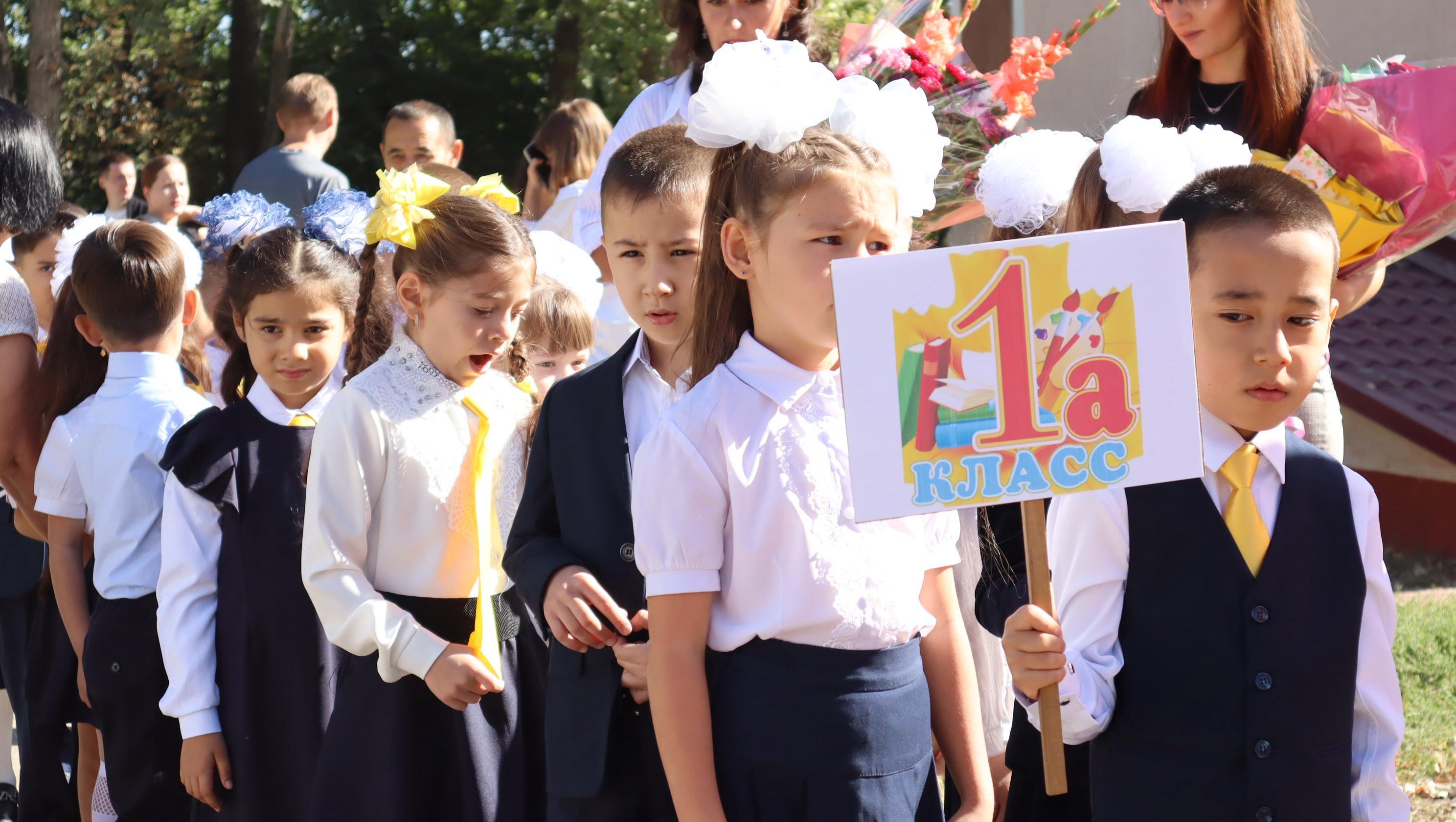 «Мектебім – мейірім мекені» атты Білім күніне арналған салтанатты жиын. Торжественная линейка, посвящённая Дню знаний «Моя школа – очаг добра».