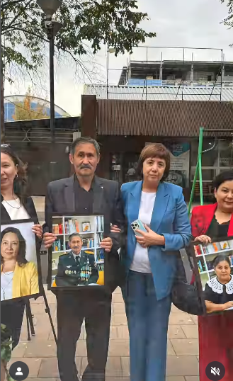 Праздник-вернисаж «Сердце, отданное детям».