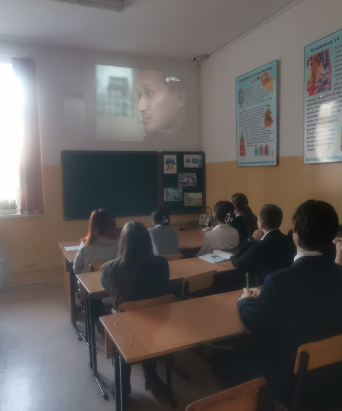 Діни экстремизм мен терроризмнің алдын алу бойынша бейнероликтерді тамашалау. Просмотр видеороликов по профилактике религиозного экстремизма и терроризма